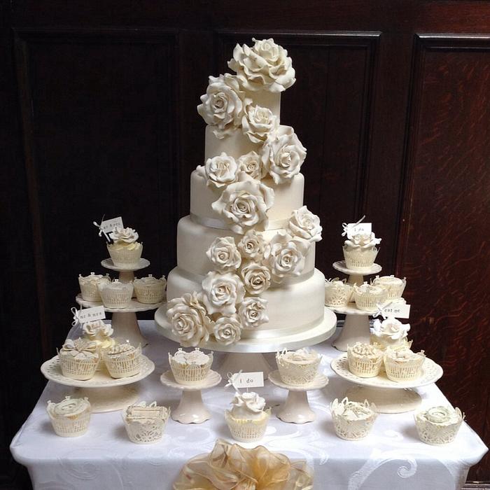 Roses galore wedding cake 