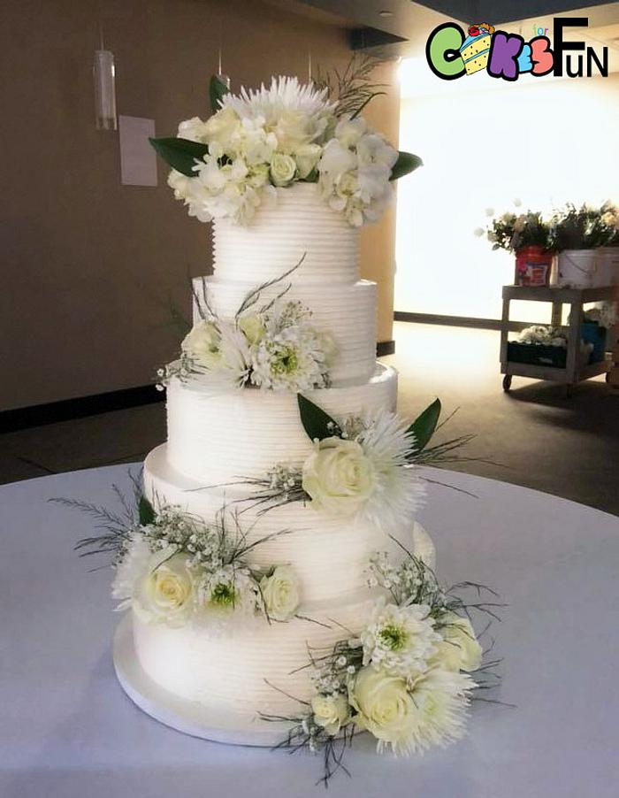 White flowered Wedding Cake