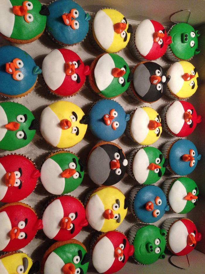 Angr Birds cupcakes