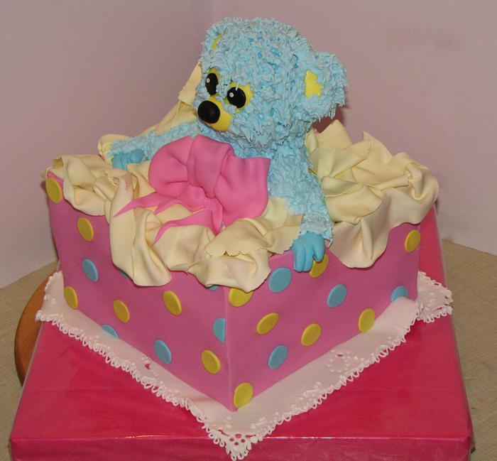 Teddy Bear gift box cake