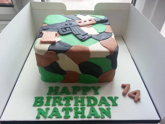 Army Camouflage / rifle cake  