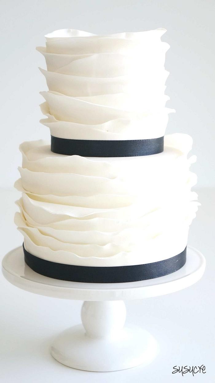 White Fashion Wedding Cake