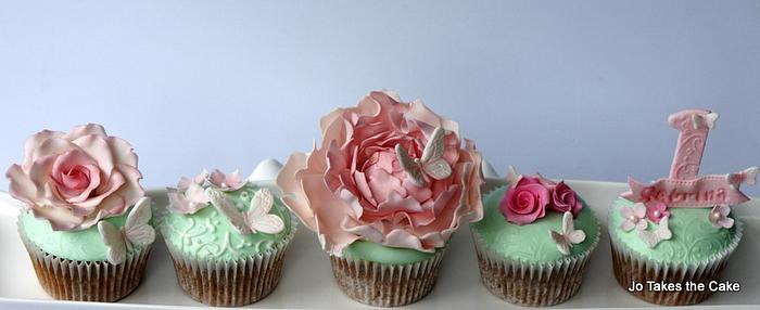Flowers and butterflies cupcakes