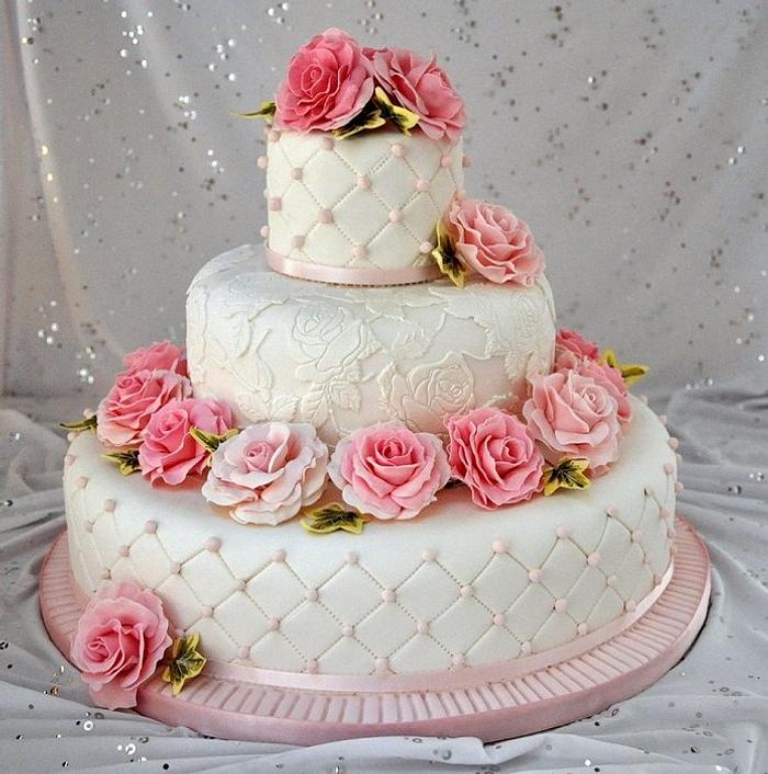 Sugar roses and quilting wedding cake