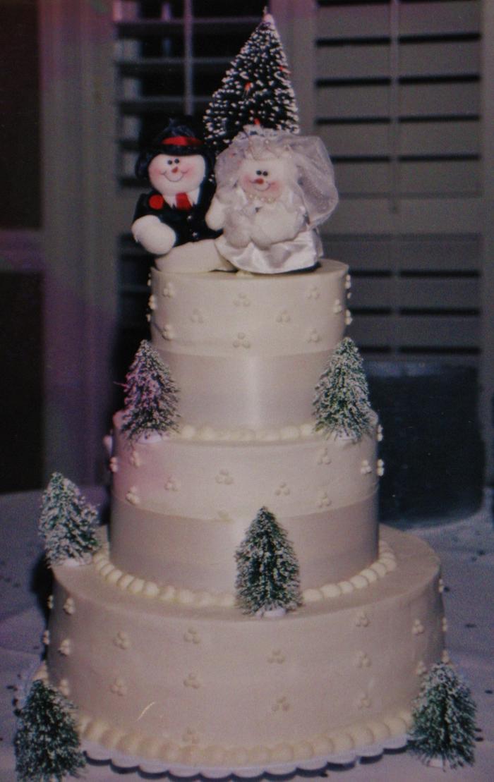 Snowman and Snowwoman wedding cake