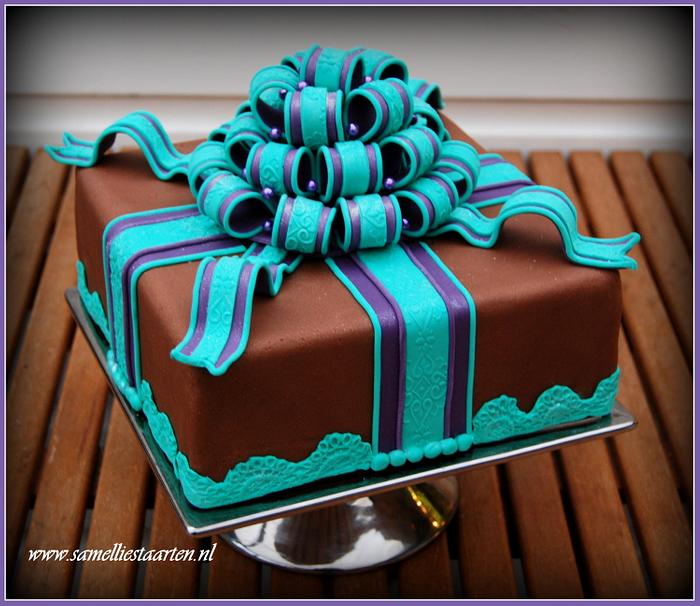 Gift cake with bow