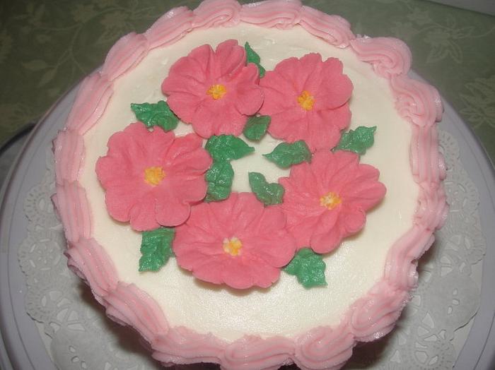 Vanilla cake with royal icing Primrose