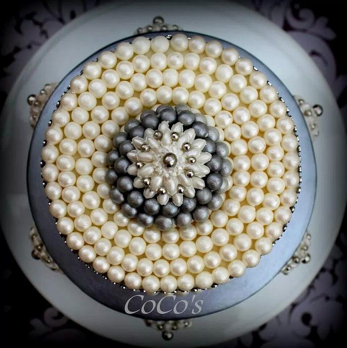 Pearl wedding cake 