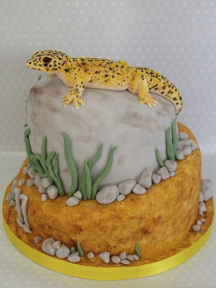 leopard gecko cake 