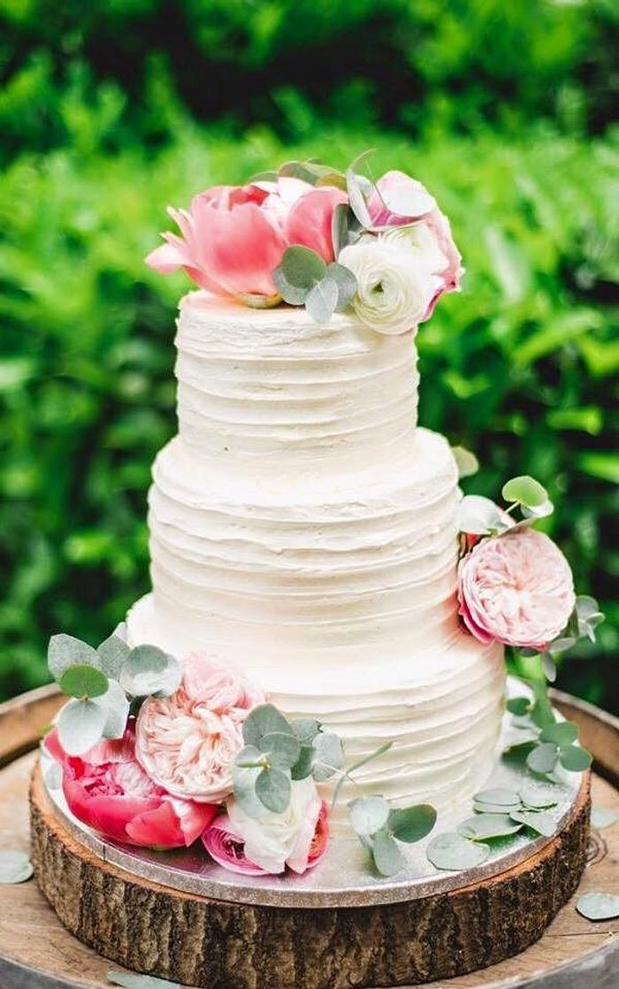 Summer Wedding Cake with fresh flowers