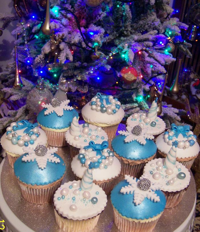 Festive Wintry Cupcakes