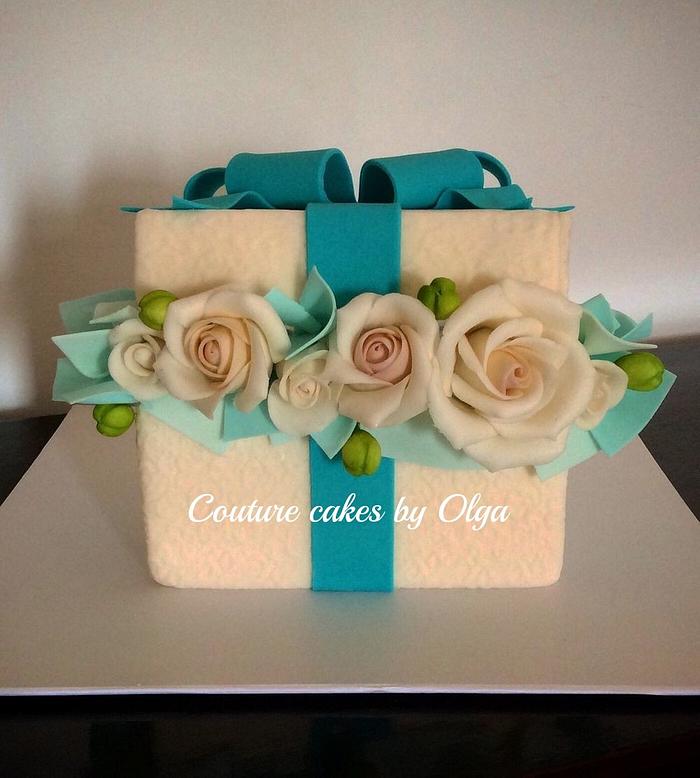 Bd cake box with roses