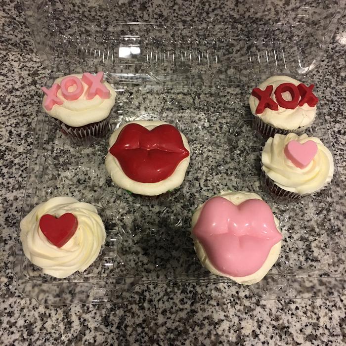 Hugs and Kisses Cupcakes
