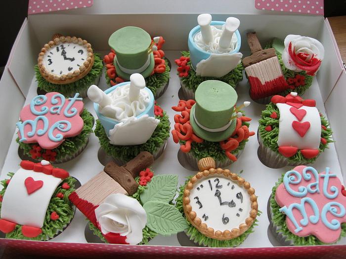 alice in wonderland cupcakes
