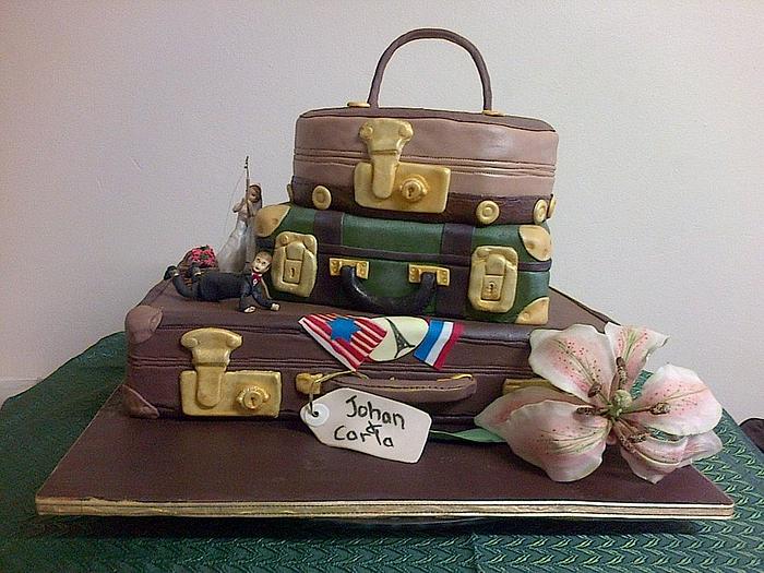 Travelers vintage wedding cake