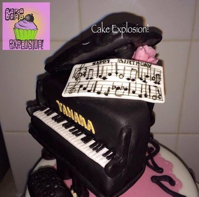 Grand Piano Cake 