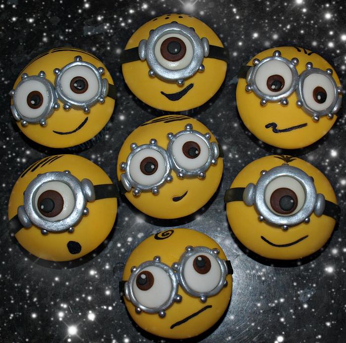 Minion cupcakes