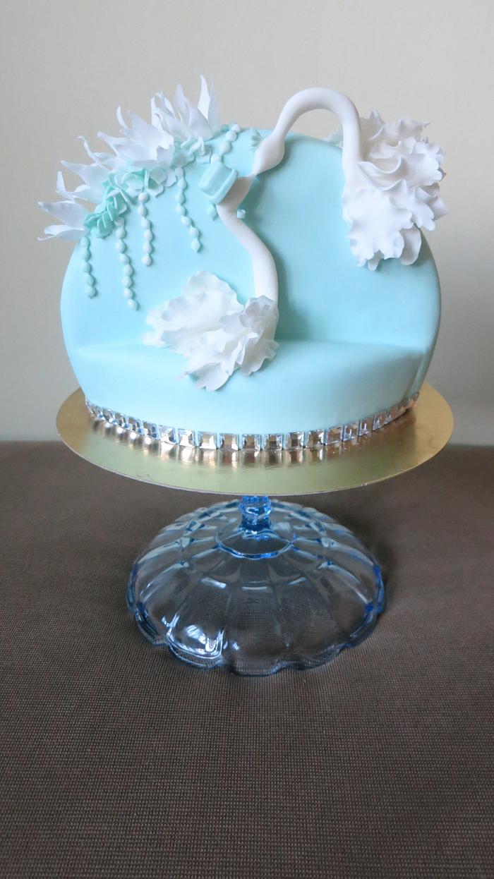 wedding swans cake