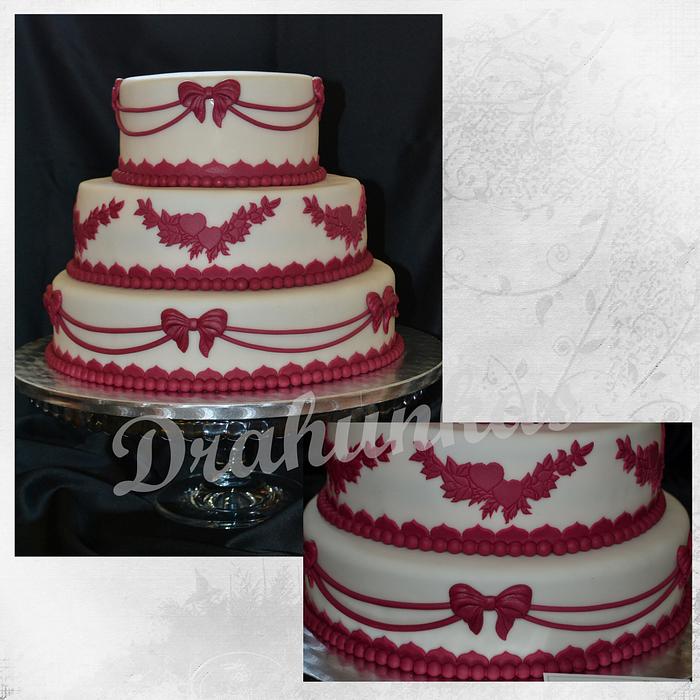Wedding cake bordo