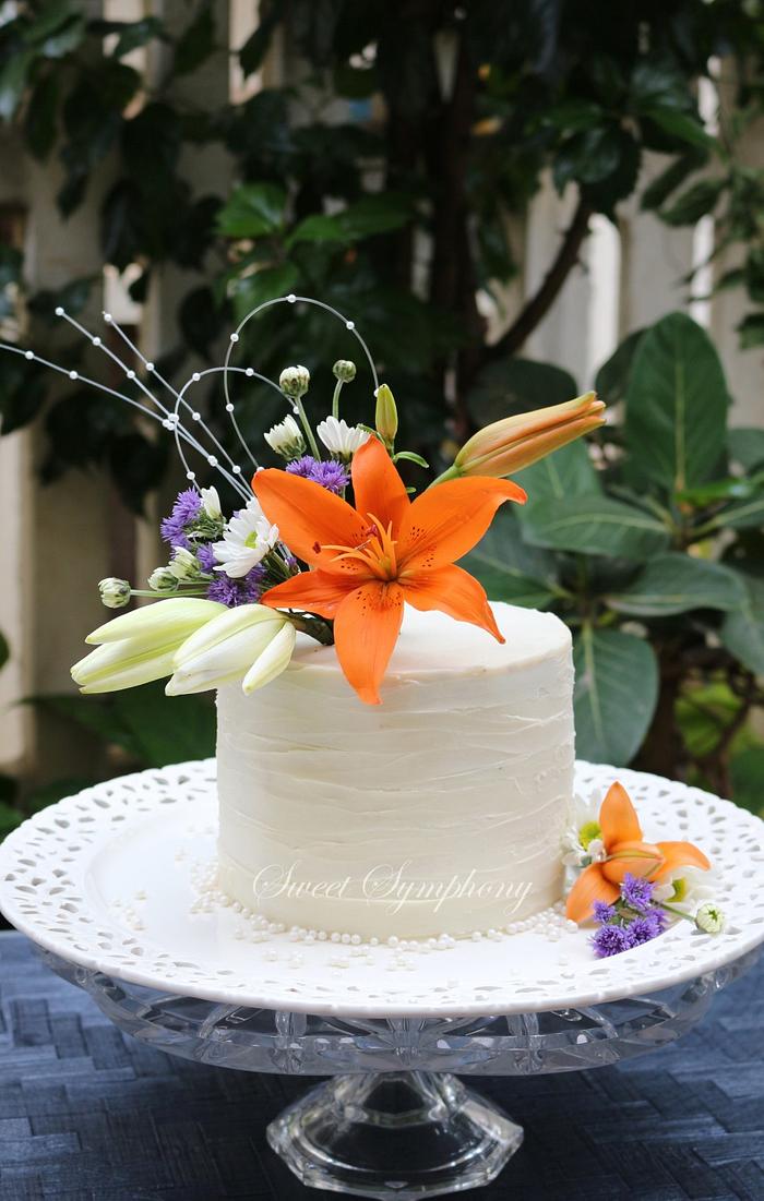 Rustic White chocolate  cake with fresh flowers !