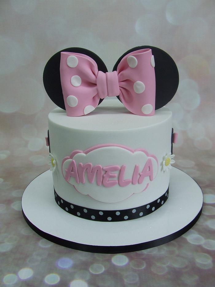 Amelia's Minnie mouse cake