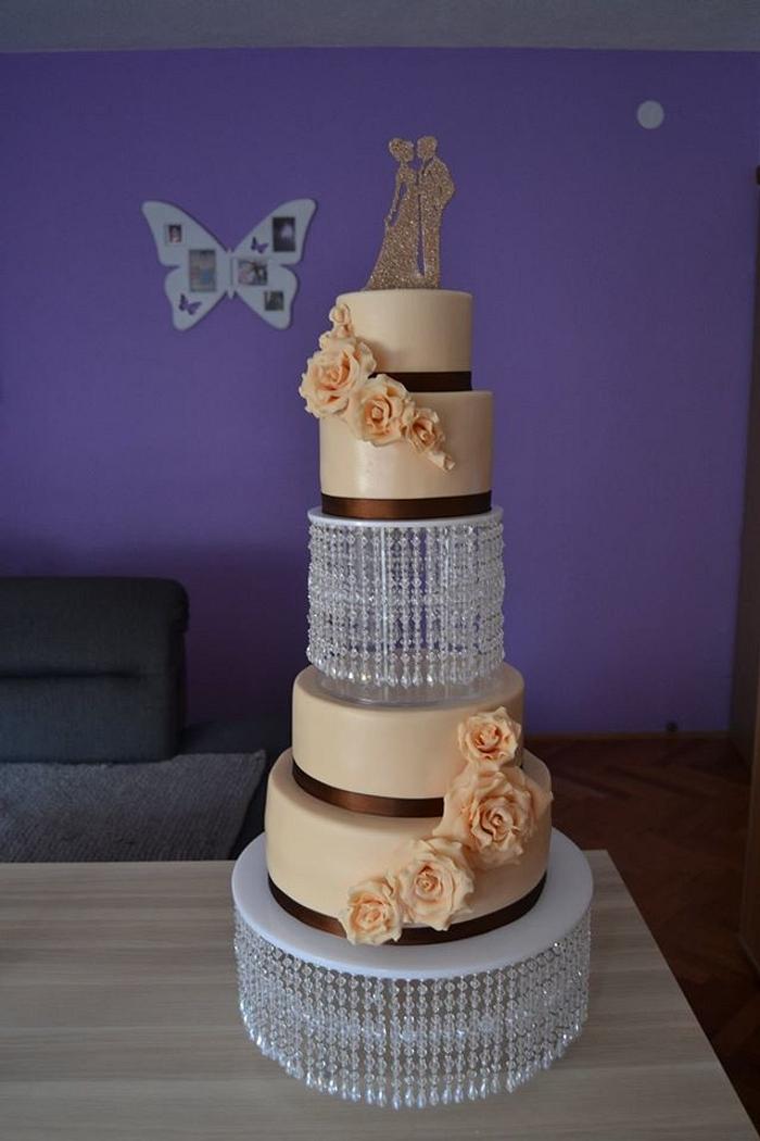 WEDDING CAKE ROSES
