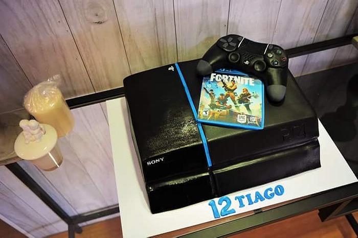 PS4 cake