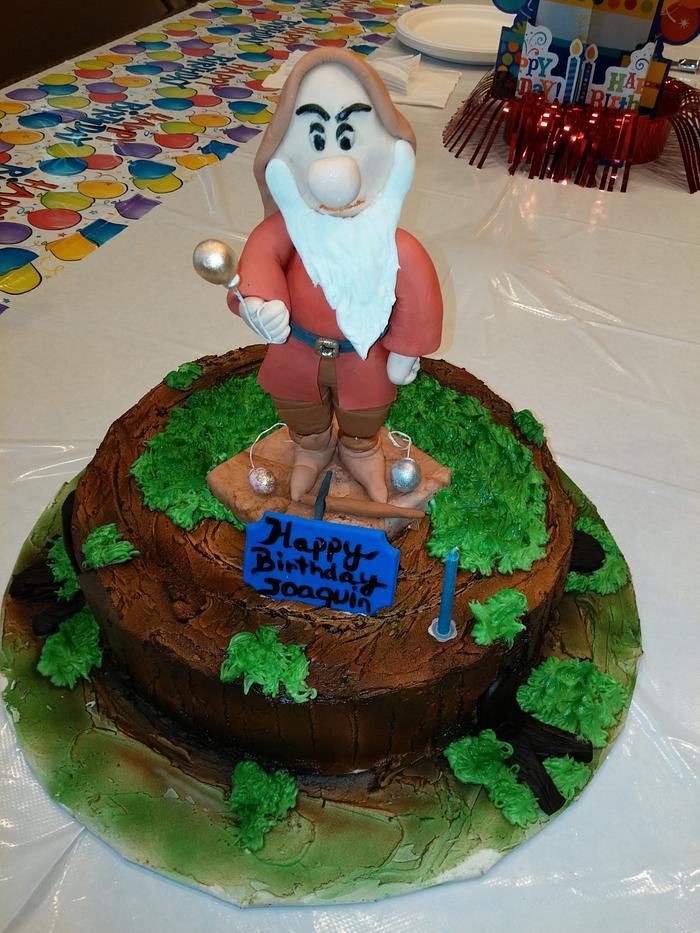 Grumpy dwarf themed cake 