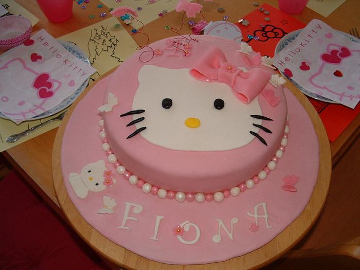Hello Kitty cake and muffins