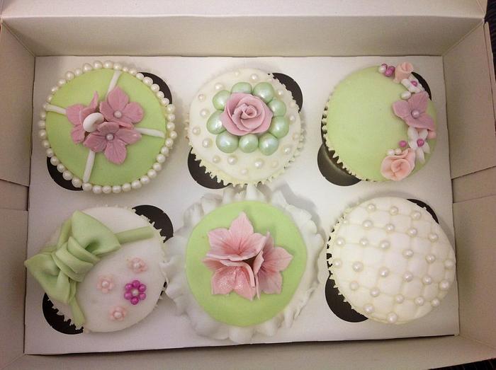 Mint Green & Pastel Pink Vintage Cupcakes