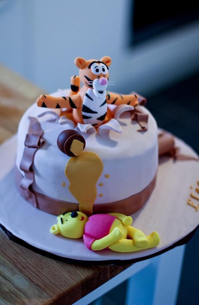 Winnie the pooh and the tigger 