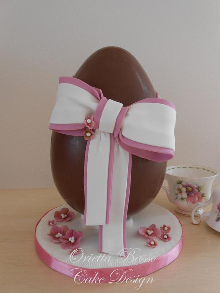Egg with bow