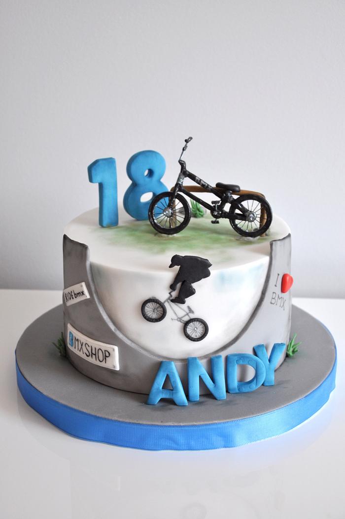 Торт для мальчика 18. Торт бмх 10 лет мальчику. Тортик с велосипедом. Торт с велосипедом для мальчика. Торт самокат.