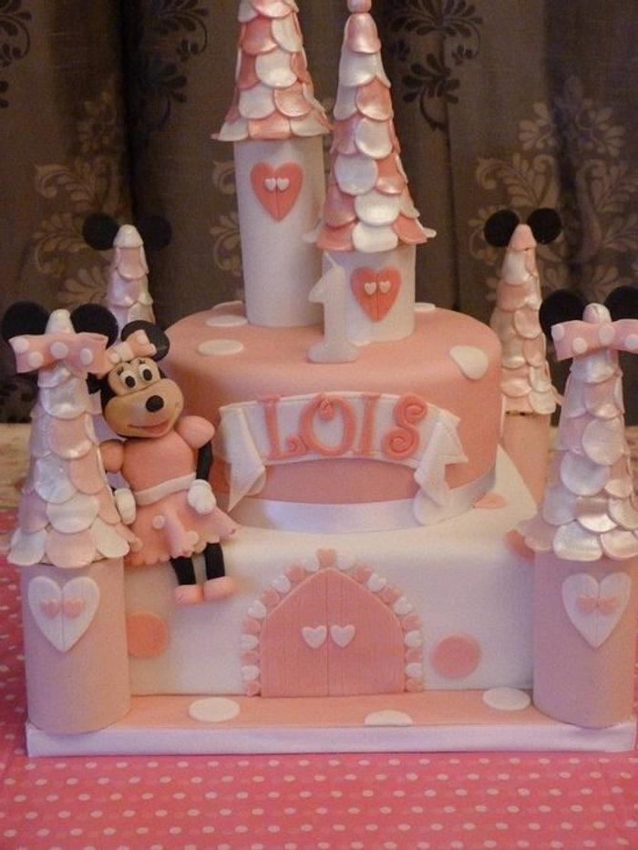 Minnie Mouse castle cake