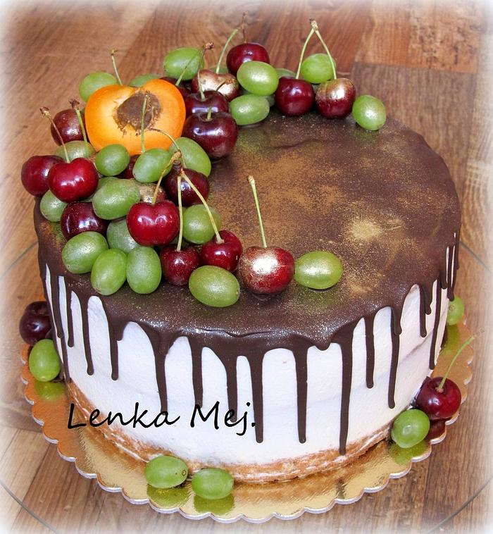 Drip cake with summer fruit