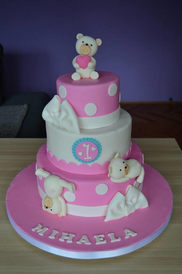 Cute bear cake