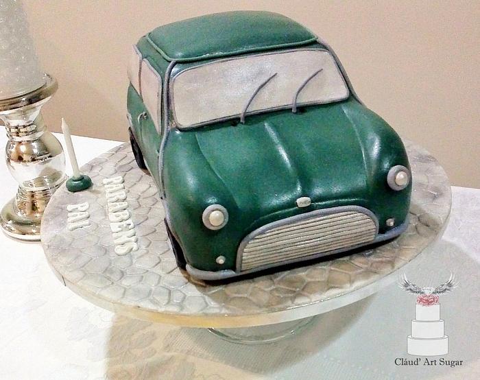 1967 Austin Mini - Decorated Cake by Cláud' Art Sugar - CakesDecor