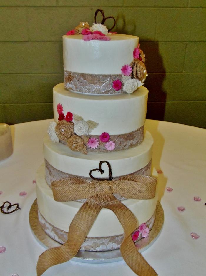 Rustic wedding cake w/ burlap