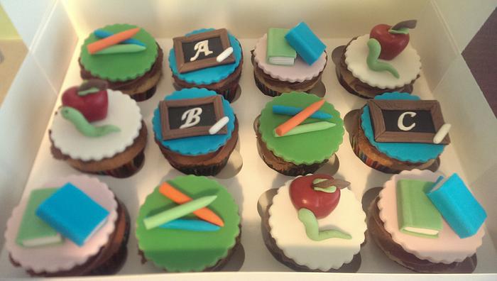 Teachers summer gift cupcakes