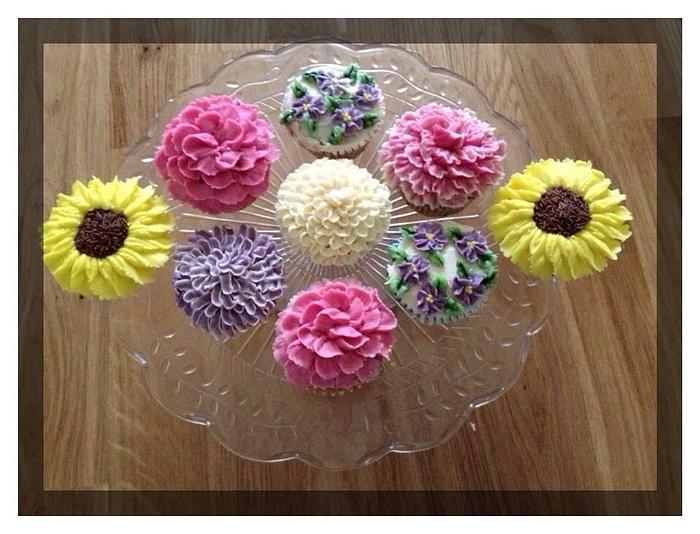 Buttercream flower cupcakes