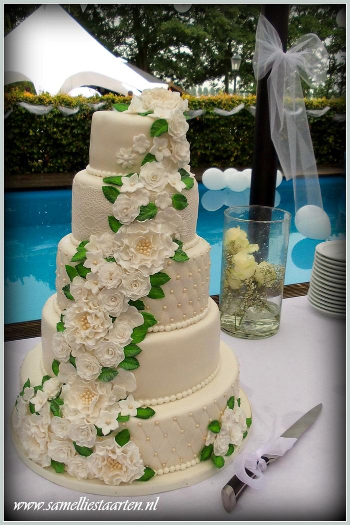 White flower big wedding cake