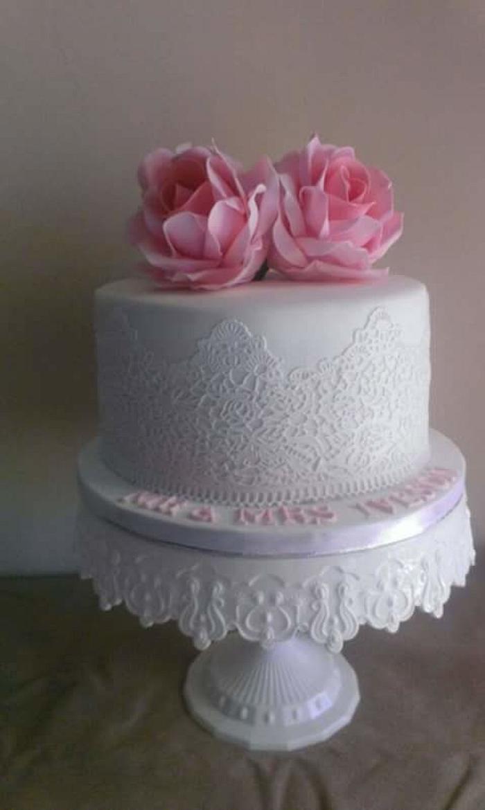 Lace and Rose wedding cake