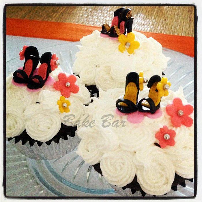 tiny stiletto shoe topper cupcakes