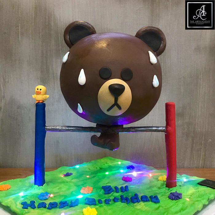 Line Brown Bear Defying Cake