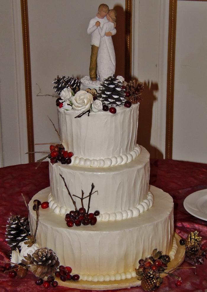 Winter wedding cake berries and pine cones