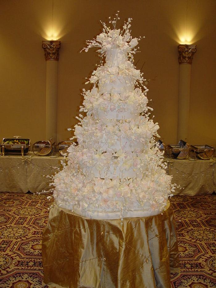 Wedding Cakes By Opera Paris Kuwait - Decorated Cake by - CakesDecor