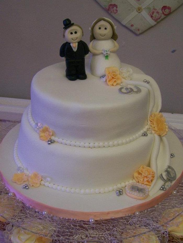 Peaches and cream wedding cake 