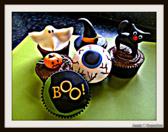 Halloween cupcakes 2012