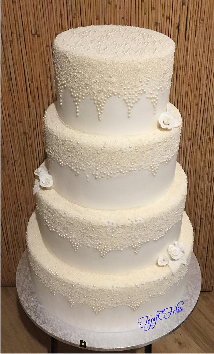 Wedding cake with white pearls 