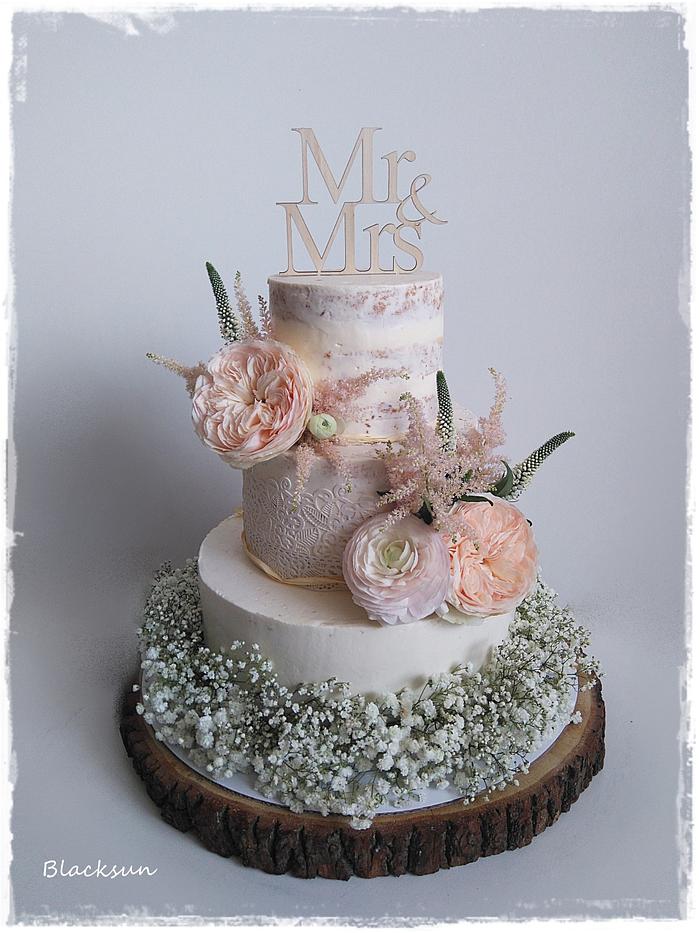 Wedding cake in cream
